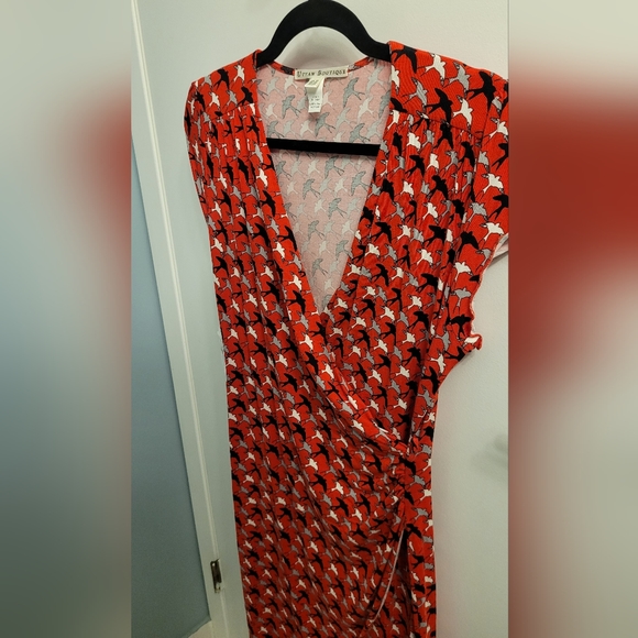 Red mid-length wrap dress with print - Picture 4 of 5